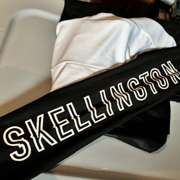 Disney Tim Burton's Zip Long Sleeve M Nightmare Goth Halloween Colorblock Street - Picture 8 of 10